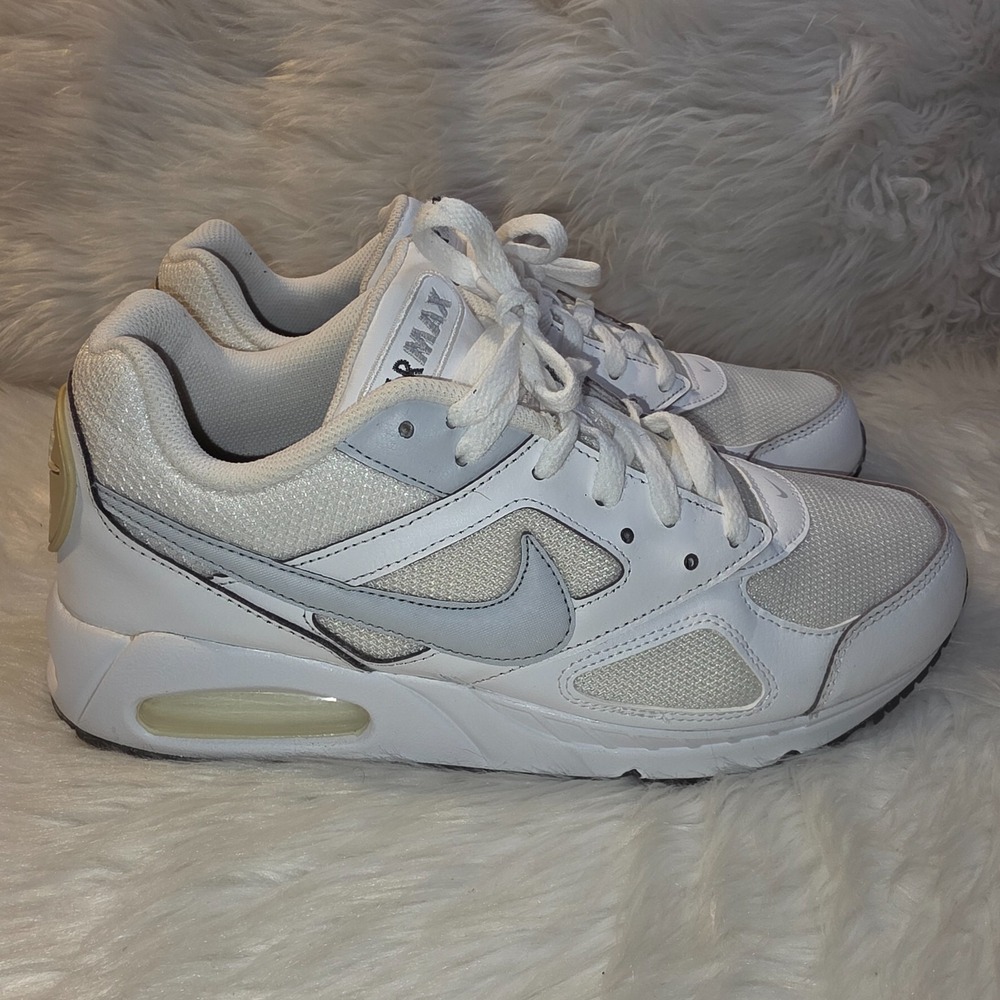 Nike Air Max IVO Womens 10 Triple White Pure Platinum Shoes 580519-105